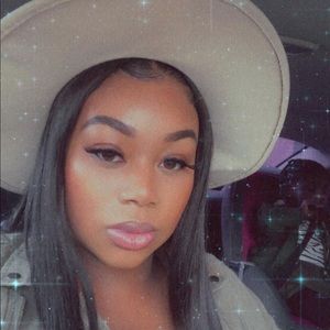 Meet your Posher, Constance